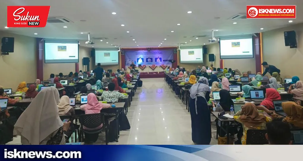 Edukasi Teknologi Pendidikan untuk 1000 Guru dan Kepala Sekolah di Kudus