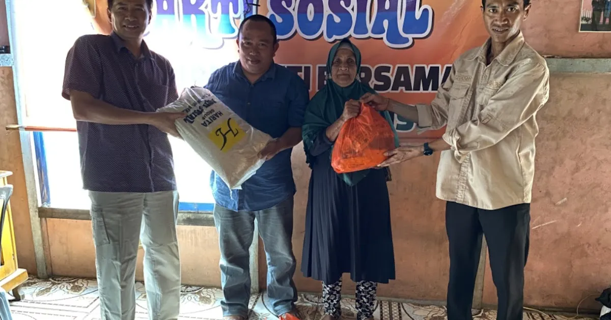 PT Dharma Inti Bersama Salurkan Paket Pangan untuk Warga Desa Pelapis yang Terdampak Paceklik