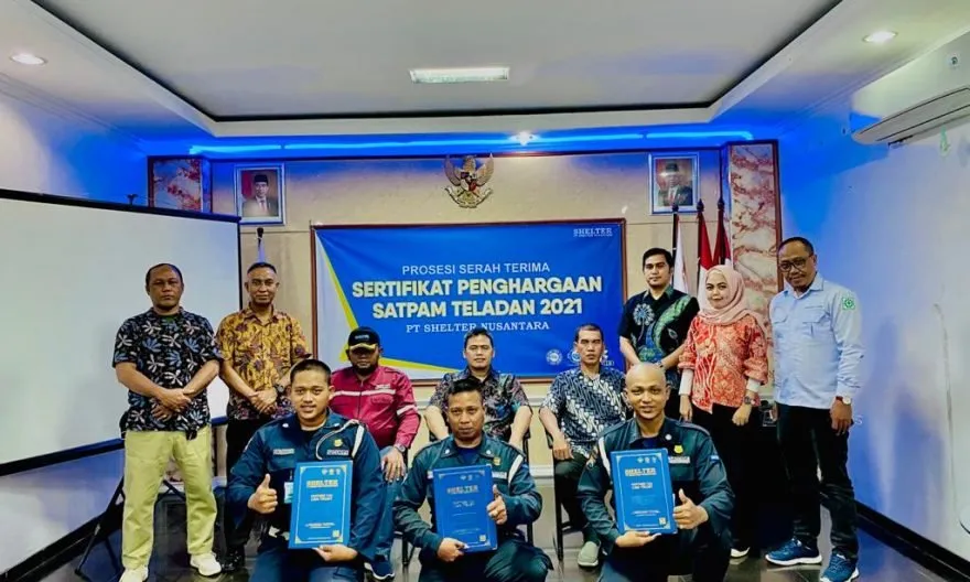 Penghargaan untuk Tiga Satpam PT Shelter Nusantara atas Penanganan Kasus Penipuan