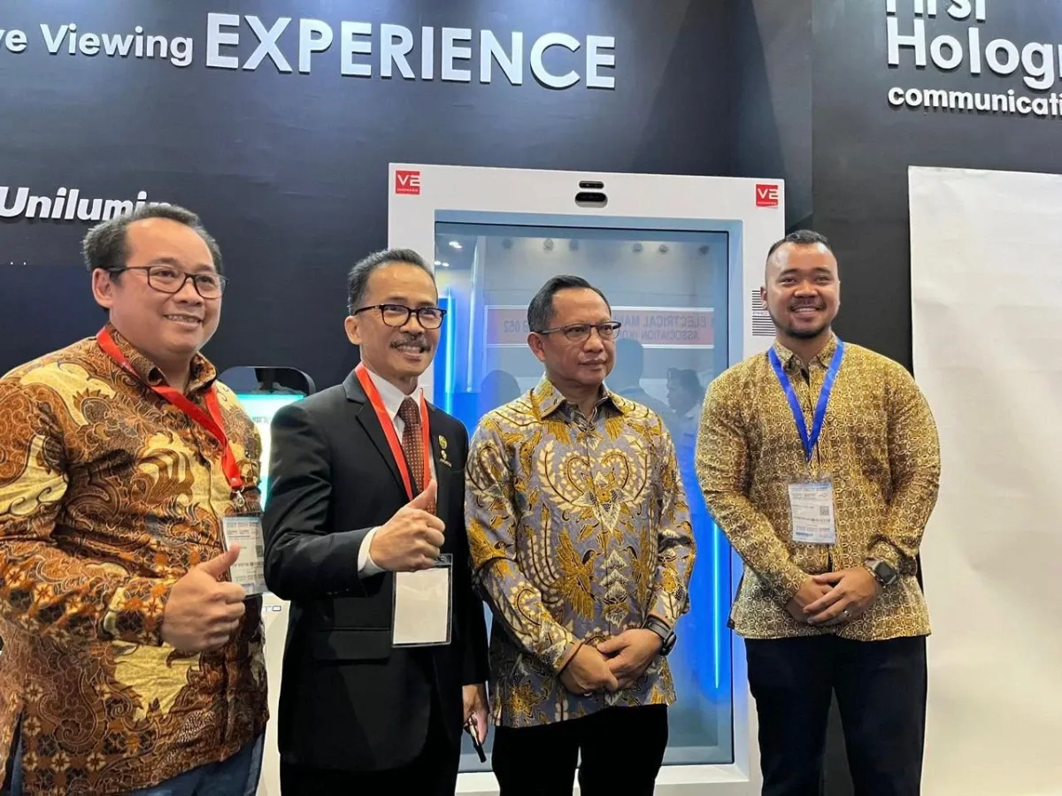 V2 Indonesia dan APTIKNAS Luncurkan Teknologi Hologram untuk Smart City