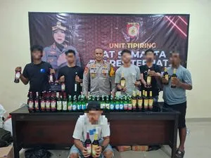 Polres Ternate Amankan 70 Botol Miras Ilegal dan Dua Pelaku
