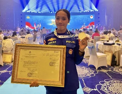 Raih Perak SEA Games 2025, Bripda Arni Silva Pattipeiluhu Dianugerahi KPLB oleh Kapolri