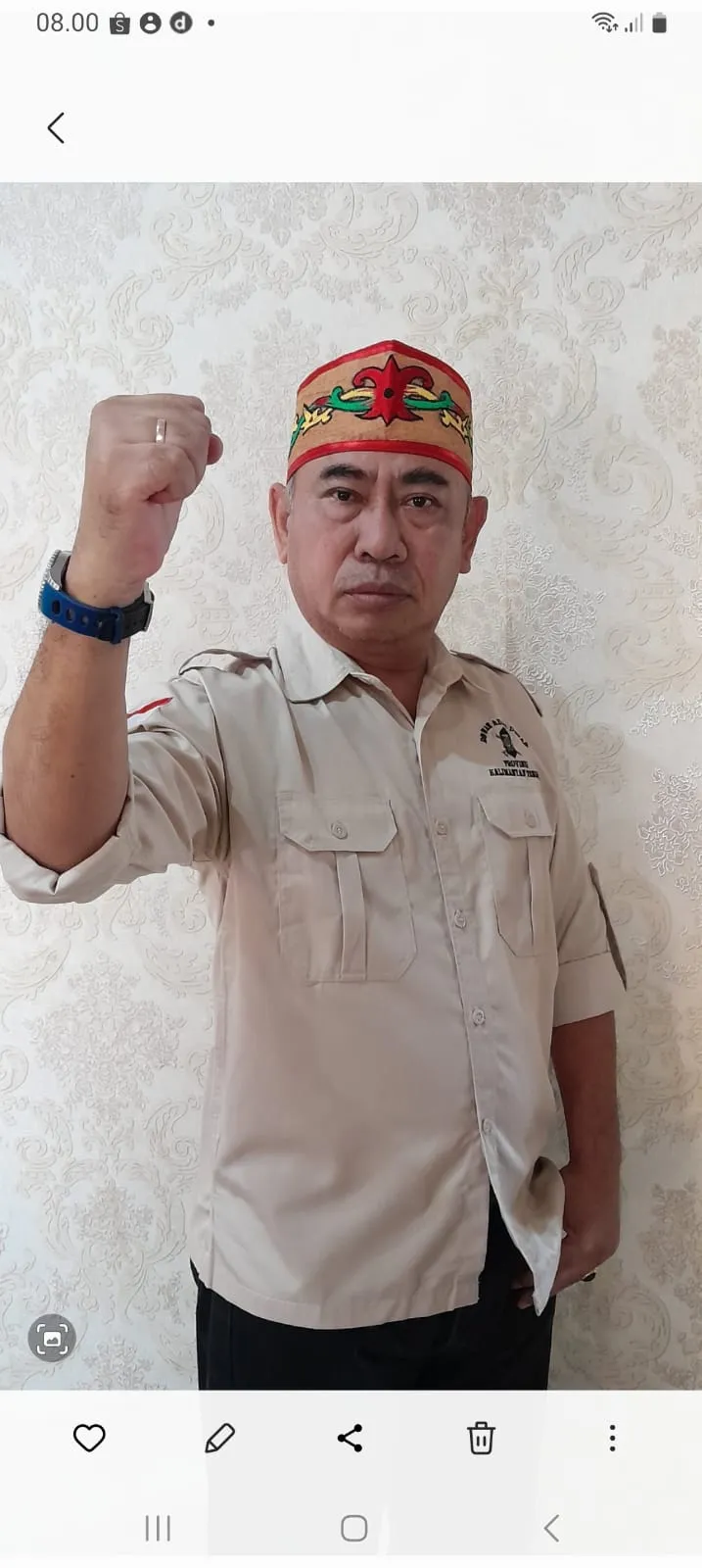 Wartawan Senior Ririen Binti Terima Kartu Pers Utama dari PWI Pusat