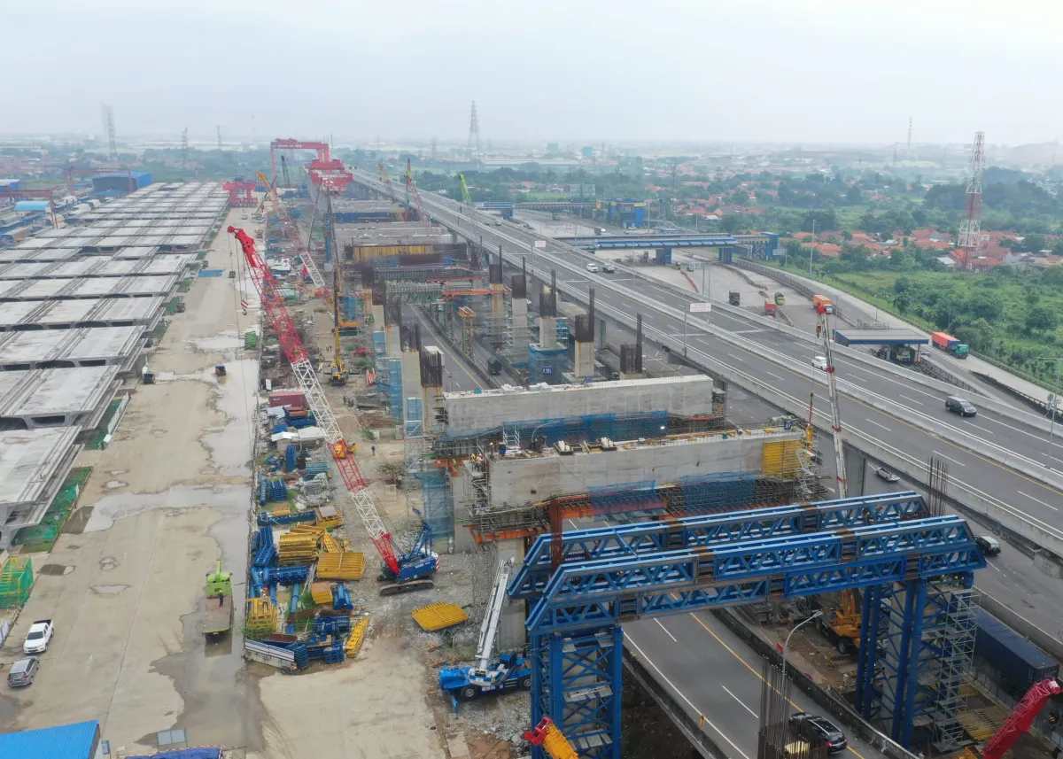 WIKA Bangun 19 Portal Pier untuk Trase Kereta Cepat di Cikarang Utama