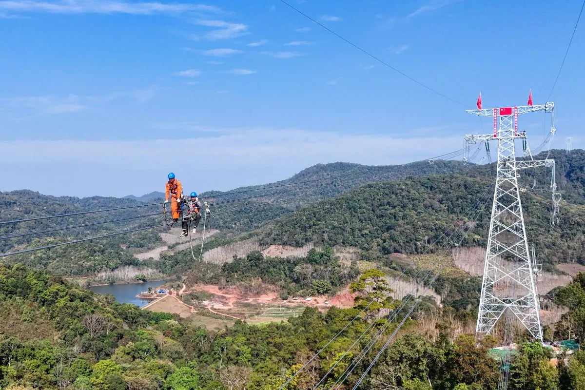 Jalur Transmisi Listrik China-Laos Terhubung Penuh