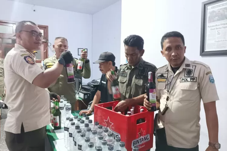 Satpol PP Probolinggo Pantau Peredaran Miras, Lima Kecamatan Jadi Perhatian Khusus