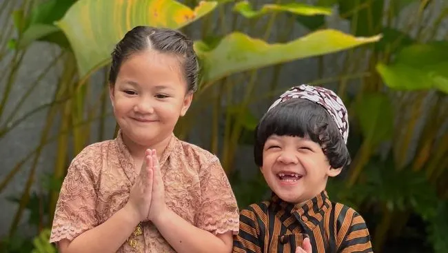 5 Potret Anak Seleb Rayakan Hari Kartini dengan Busana Adat
