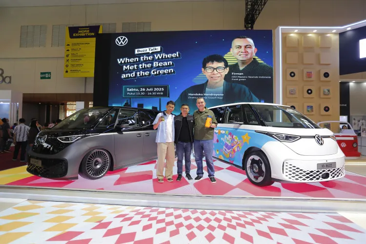 Volkswagen Kolaborasi dengan Filosofi Kopi dan Frank Green di GIIAS 2025