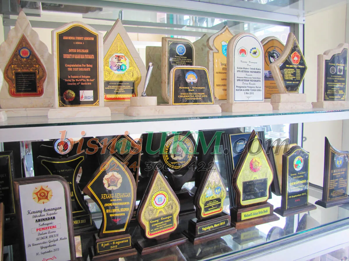 Kawasan Jalan Mas Suharto Yogyakarta: Sentra Produksi Piala dan Plakat