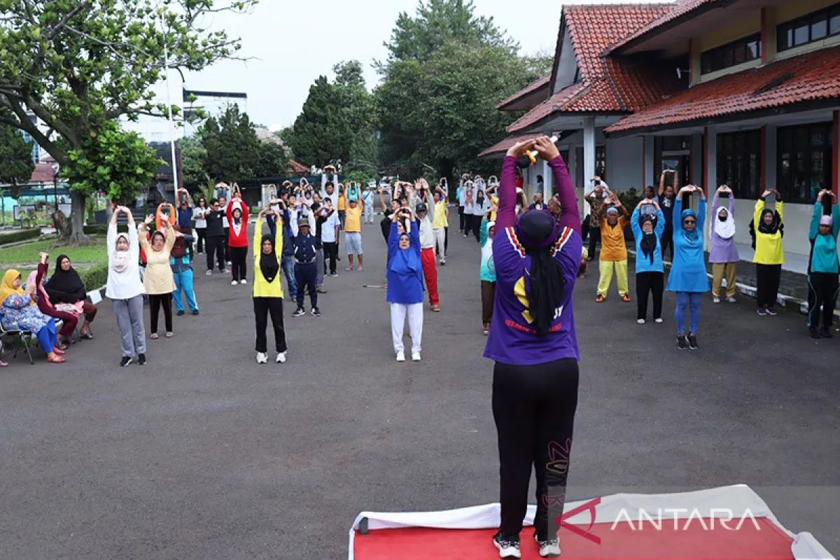 Sentra Wyata Guna Bandung Gelar Pemeriksaan Kesehatan Gratis dan Senam untuk Lansia Menjelang HLUN