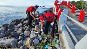 Polresta Tidore Laksanakan Aksi Bersih Pantai untuk Lingkungan Sehat