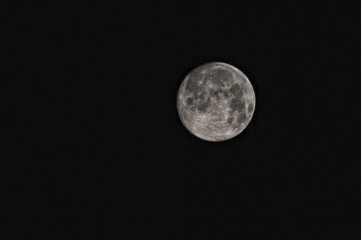 Bulan Menjauh dari Bumi: Tidak Ada Ancaman bagi Kehidupan dan Iklim