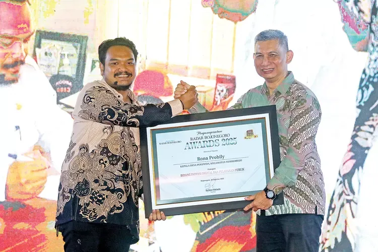 Desa Pekuwon Sabet Penghargaan Inovasi Digital dan Pelayanan Publik di Radar Bojonegoro Award 2025