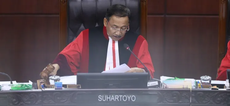 Mahkamah Konstitusi Tolak Uji Formil UU TNI, Empat Hakim Berbeda Pendapat