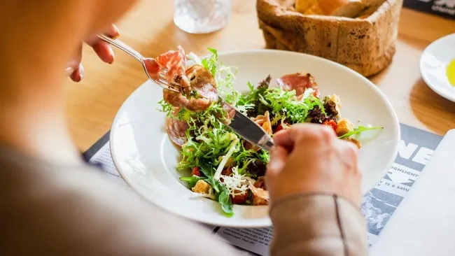 Waktu Ideal Makan Malam untuk Sukseskan Program Diet