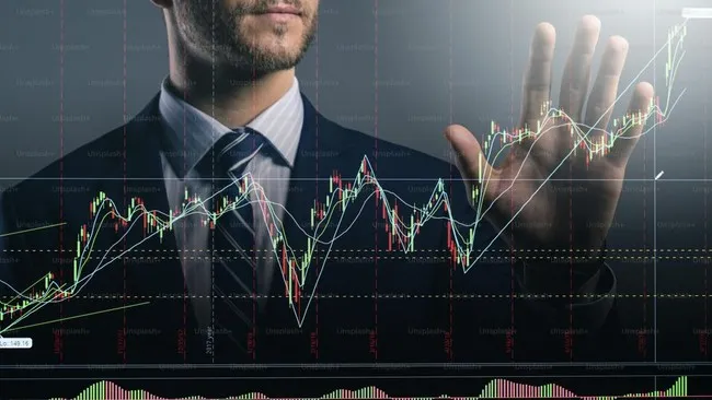 IHSG dan Rupiah Melemah Meski Ekonomi RI Tumbuh Positif
