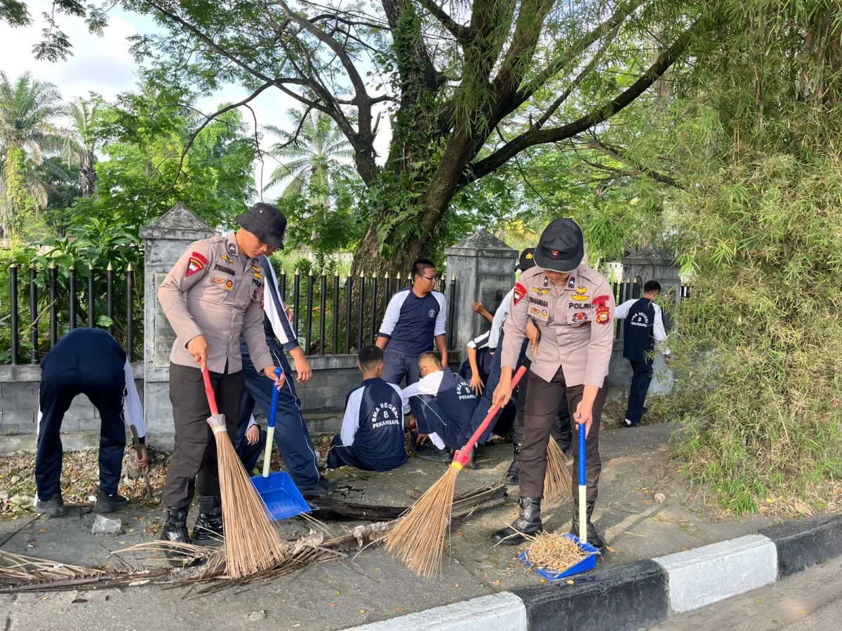 Polda Riau dan Pemko Pekanbaru Gelar Gotong Royong Sambut Ramadan