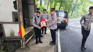 Polres Ciamis Salurkan Bantuan Sosial Kapolda Jabar kepada Mitra Lalu Lintas