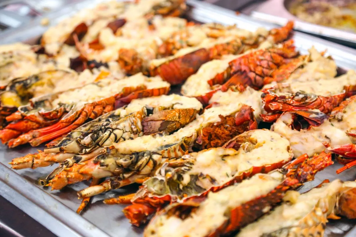 Fairmont Jakarta Hadirkan Prasmanan Serba Lobster di Spectrum Restaurant Tiap Jumat