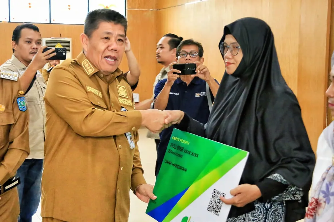 Gubernur Babel Serahkan 426 Kartu BPJS Ketenagakerjaan untuk Pelaku UMKM di Belitung