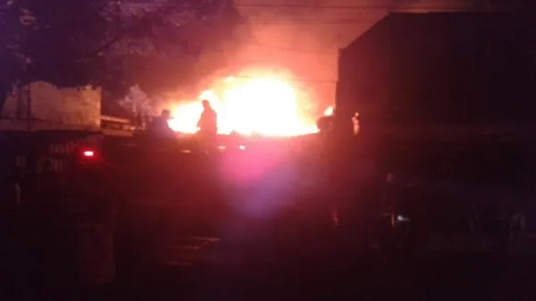 Kebakaran Gudang Rosok di Pasar Kliwon Solo Belum Padam, Diduga Berasal dari Kulit Kabel