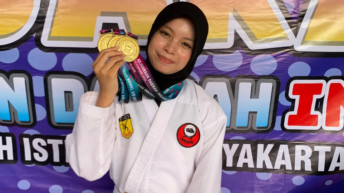 Anggita, Siswa MAN 1 Yogyakarta, Raih Tiga Emas di Kejurda Inkado DIY