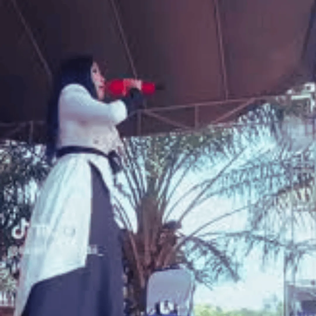 Video Rita Susilawati Ubah Lirik "Semakin Mengalah" Jadi "Semakin Menyala" Viral di Media Sosial