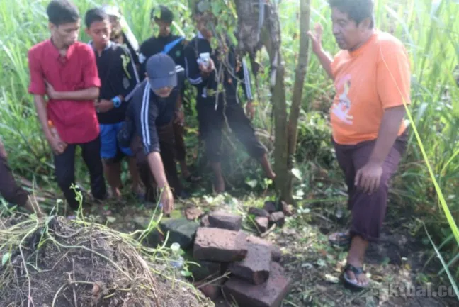 Warga Kedungmoro Lumajang Temukan Batu Bata Bermotif Diduga Peninggalan Majapahit