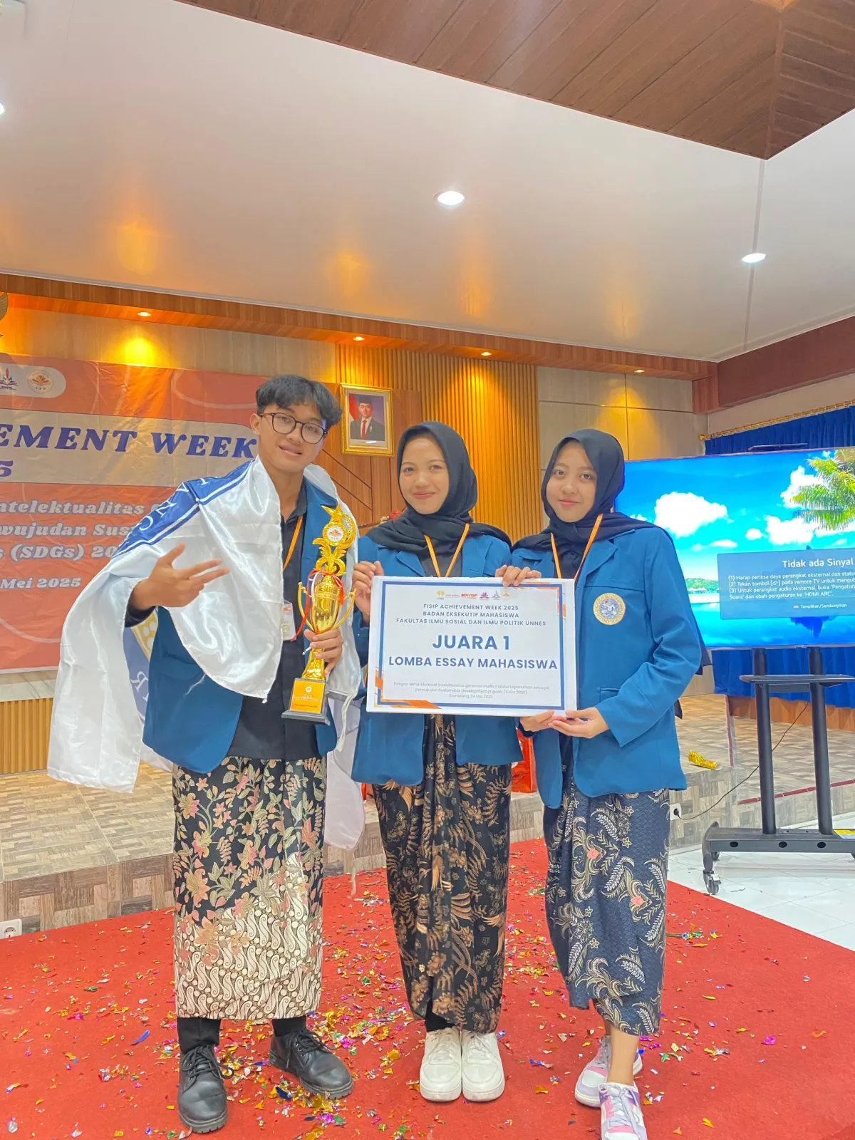 Tim Mahasiswa UNAIR Raih Juara dengan Inovasi Teknologi Kurangi Mikroplastik