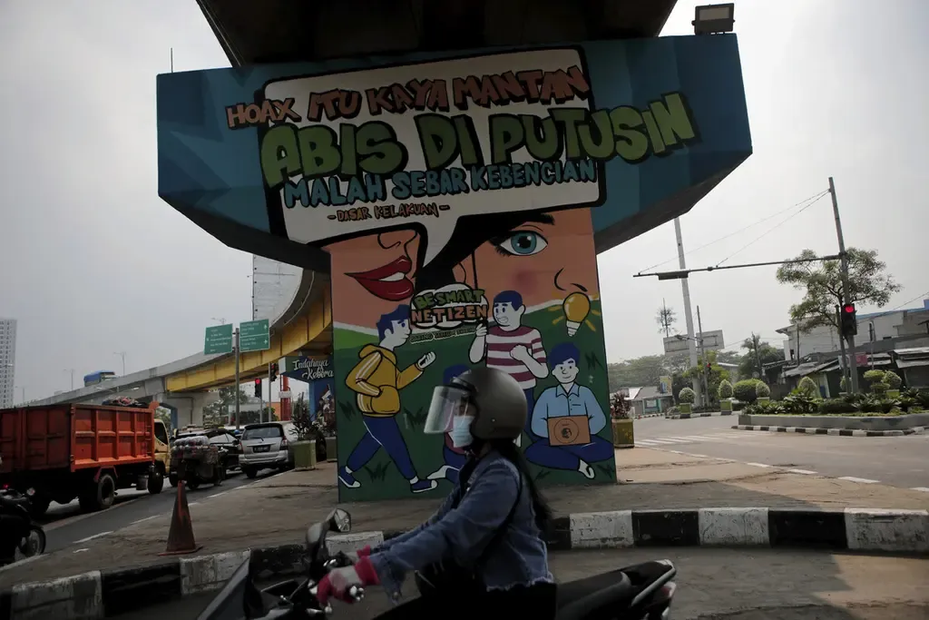 Membangun Daya Kritis di Tengah Banjir Informasi dan Hoaks
