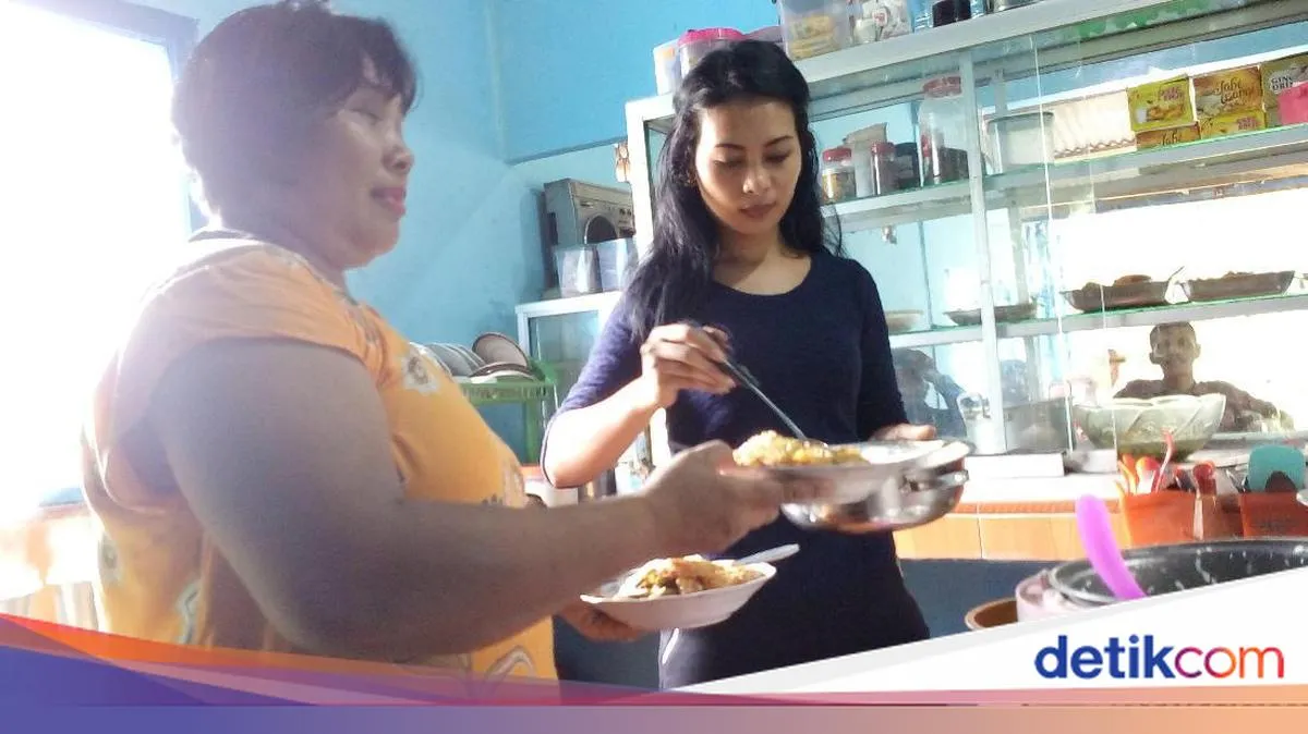 Ita, Mantan Artis yang Sukses Kelola Warung Makan