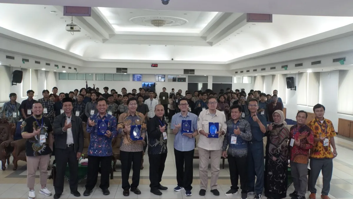 Seminar Teknoka 10 FTII Uhamka Dorong Inovasi Teknologi Berkelanjutan