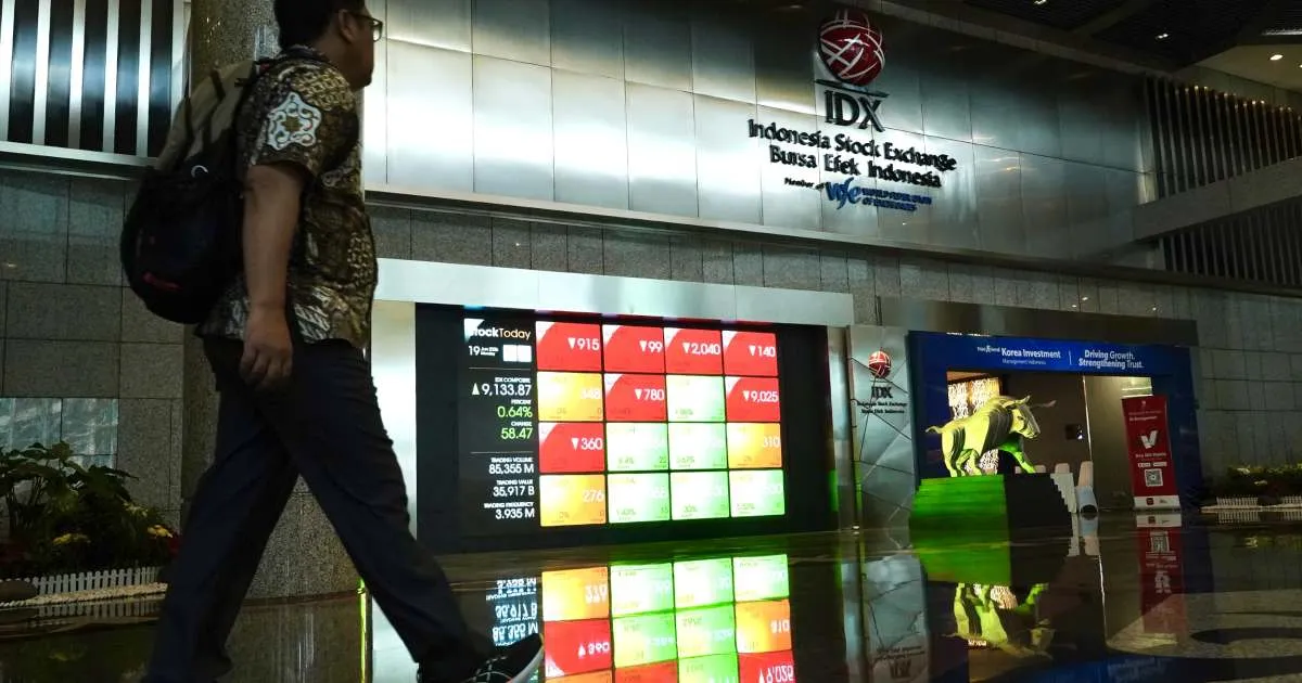 IHSG Anjlok 210 Poin, Namun Saham Lapis Tiga Justru Menguat