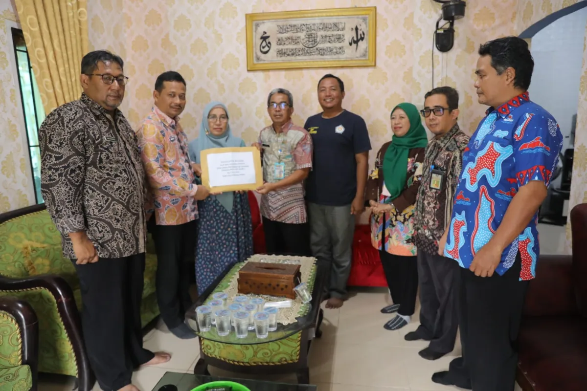 ASN Peduli Babel Serahkan Tali Asih untuk Keluarga Almarhum Raju