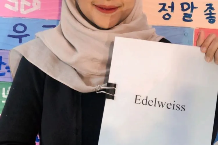 'Edelweiss' Abadi di Dalam Semesta: Novel Debut Vica Azizah