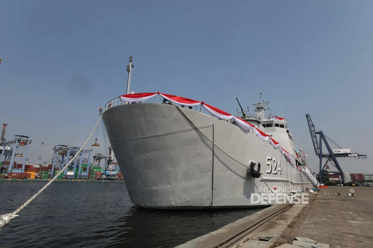 TNI AL Tambah Kapal LST Baru dengan Penyerahan KRI Teluk Calang-524