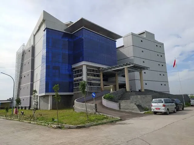 Kondisi Gedung Pemda II Karawang Memicu Perdebatan Publik
