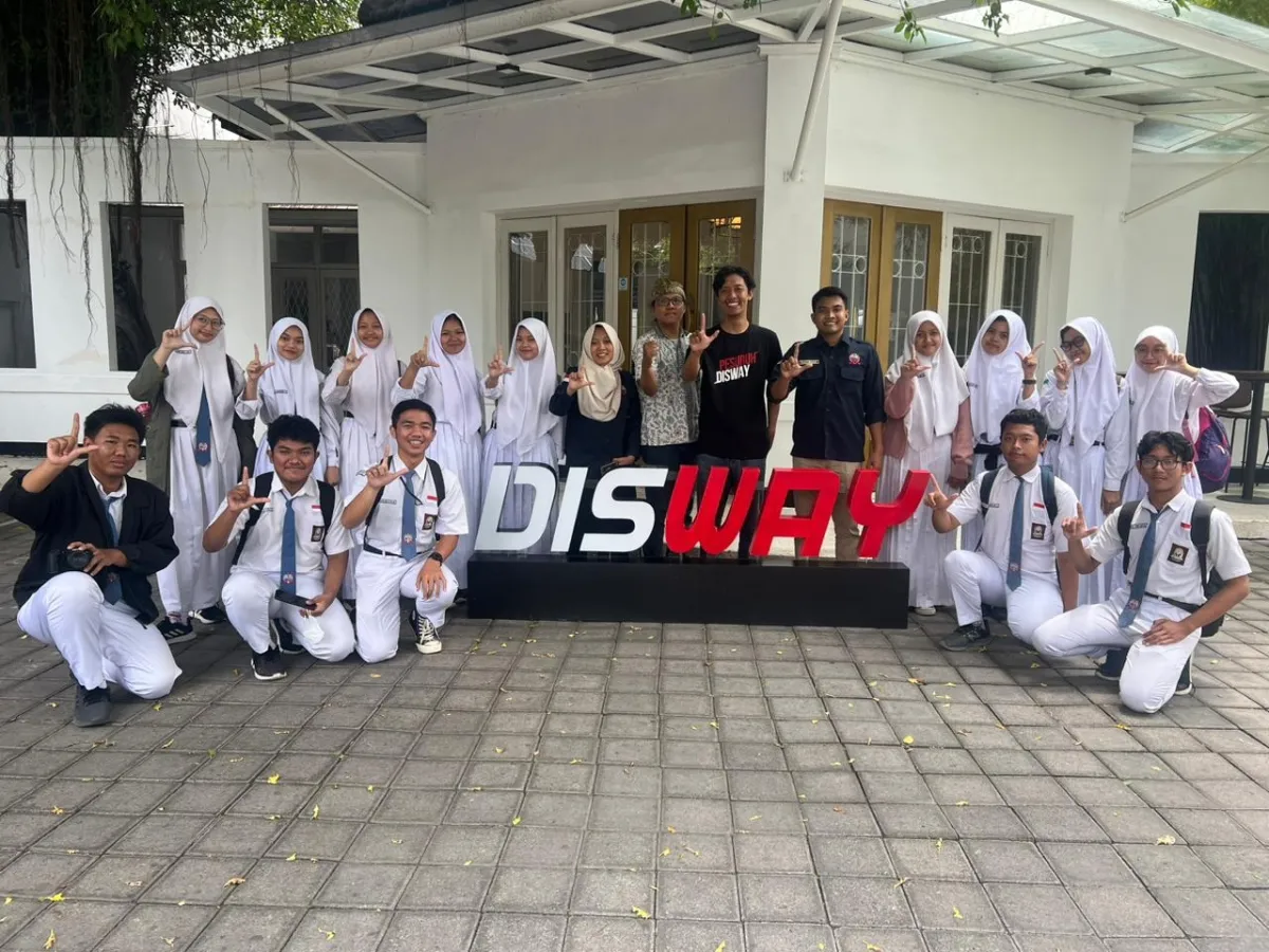 Kunjungan SMAN 1 Sidoarjo ke Kantor Harian Disway: Eksplorasi Dunia Jurnalistik