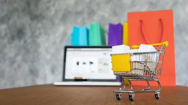 Analisis Persaingan E-Commerce 2023: Arah Pergerakan UMKM di Tengah Tren Live Streaming