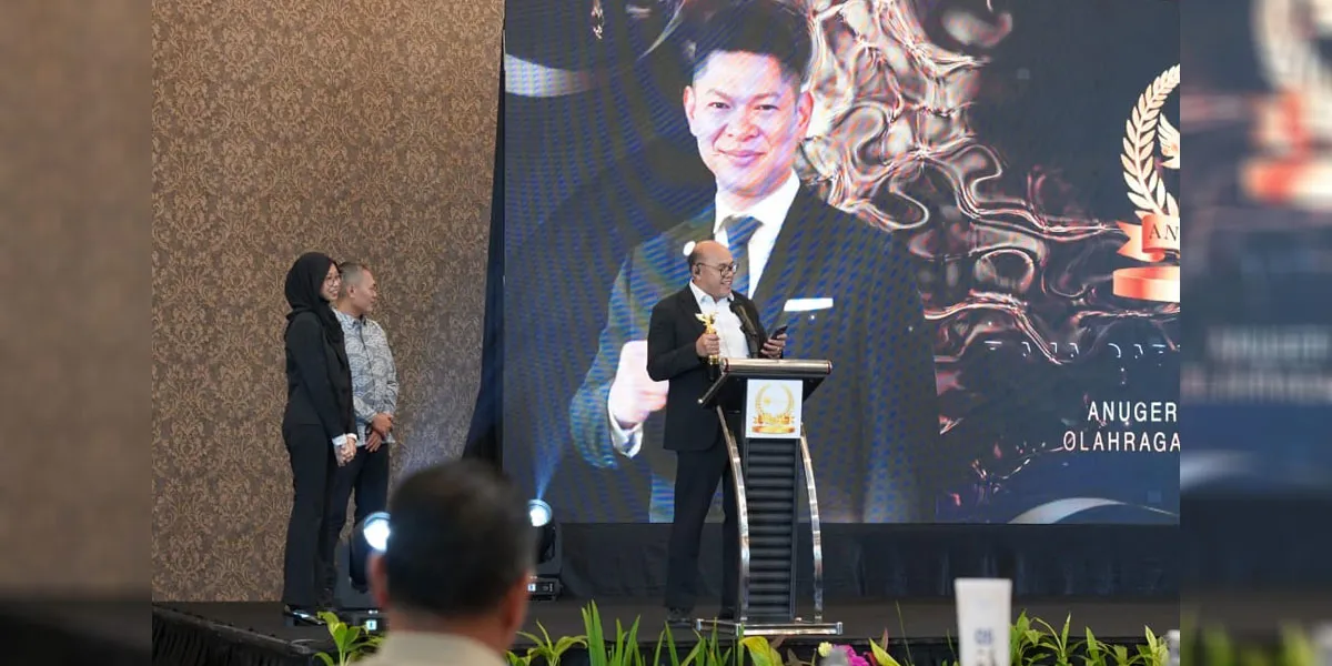 Raja Sapta Oktohari Raih Penghargaan Diplomasi Olahraga di HUT INDOPOSCO