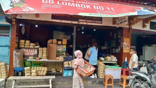 Lunpia Semarang: Simbol Harmoni Kuliner Jawa dan Tionghoa