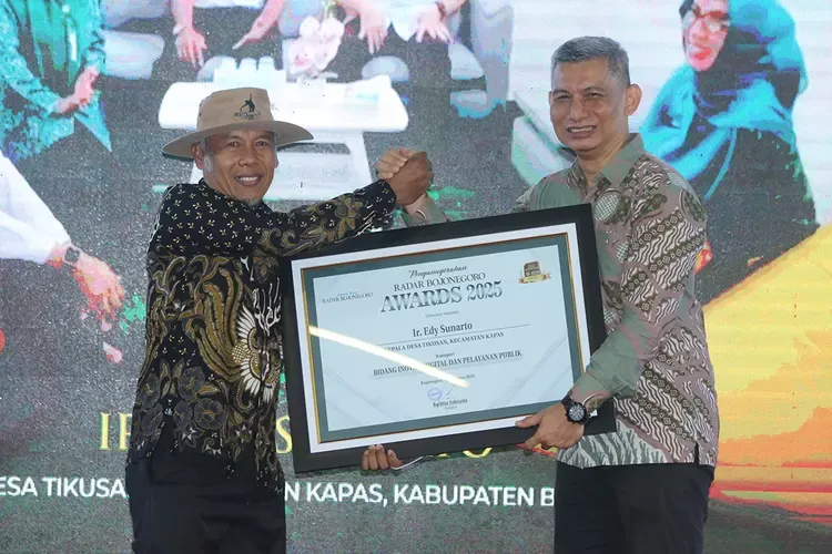 Desa Tikusan Raih Radar Bojonegoro Awards 2025 Bidang Inovasi Digital dan Pelayanan Publik