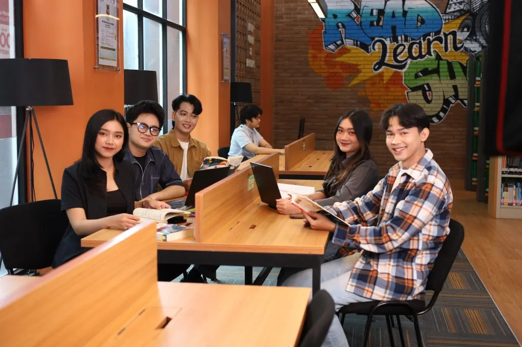 Menyiapkan Generasi Muda Hadapi Era Kerja Hybrid 2.0