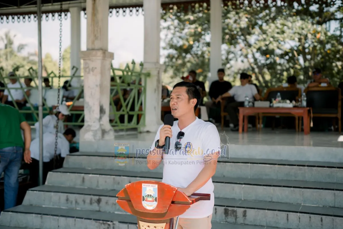 Bupati Dedi Irawan Resmikan Turnamen Sepak Bola Usia Muda di Pesisir Barat