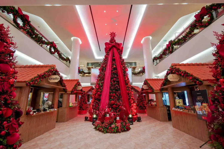 Plaza Indonesia Rayakan Natal dengan Dekorasi Megah dan Diskon Menarik