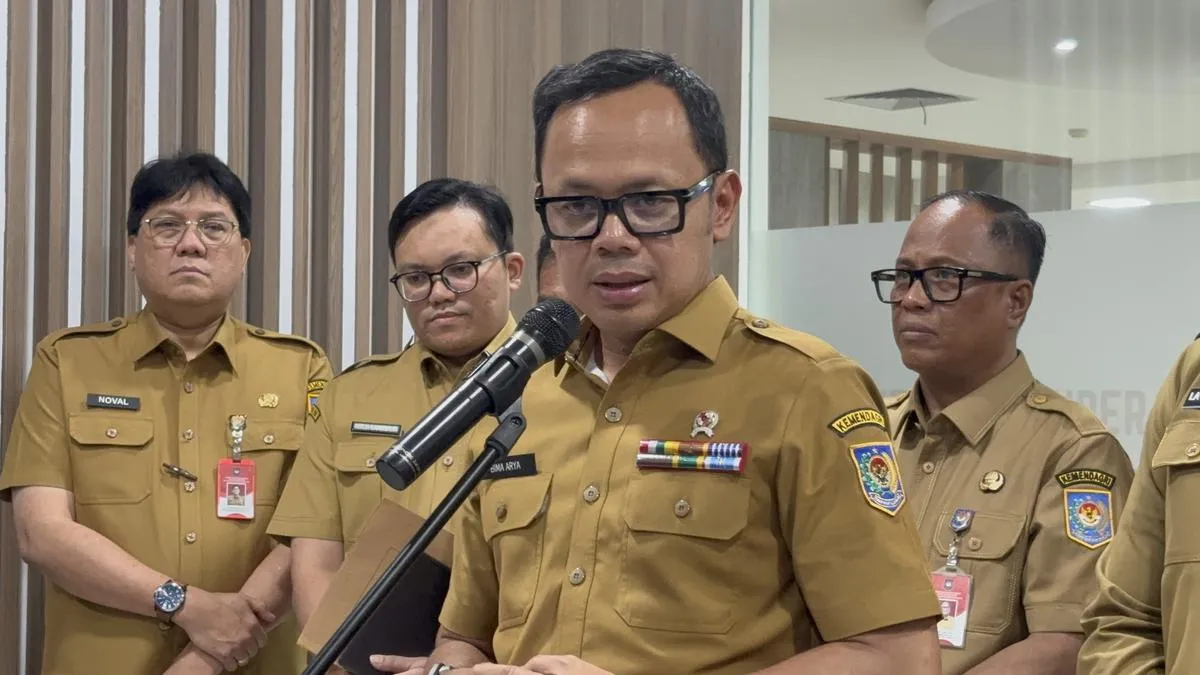 Bima Arya Naik Angkot untuk Rasakan Kehidupan Warga