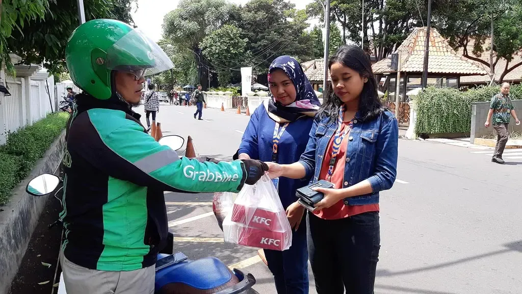 Pendapatan Pengemudi Ojek Daring Menurun, Perang Tarif hingga Ledakan Jumlah Mitra Jadi Sorotan