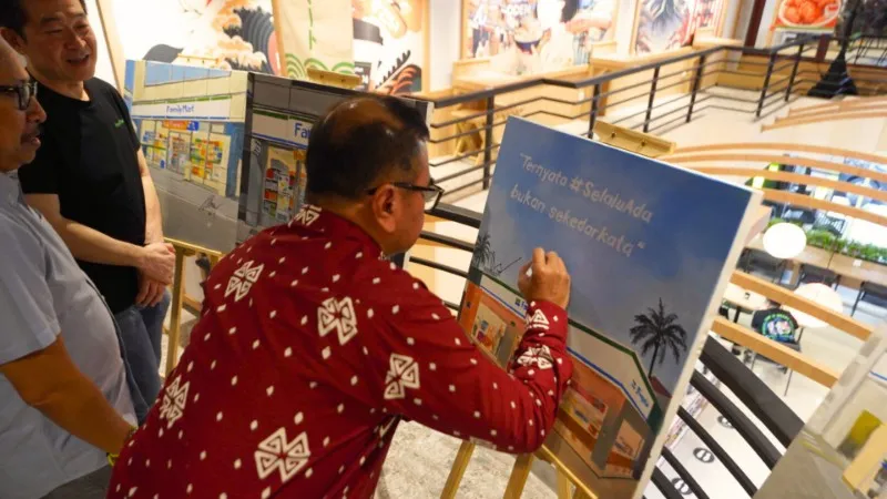 FamilyMart Resmi Buka Delapan Gerai di Bandung, Dukung UMKM dan Komunitas Lokal