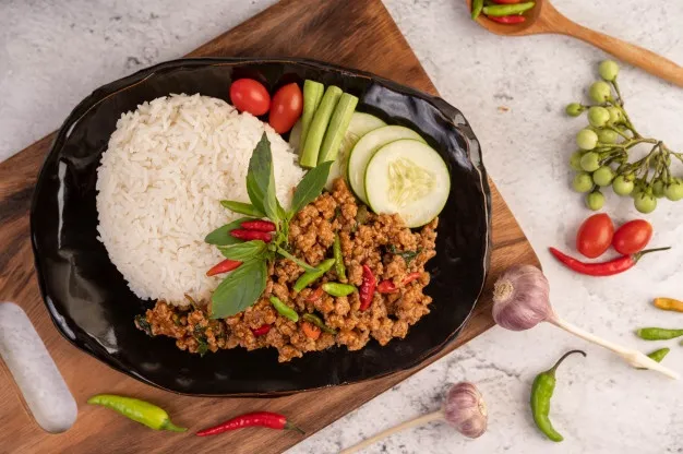 Apakah Ibu Menyusui Boleh Makan Makanan Pedas? Simak Penjelasannya