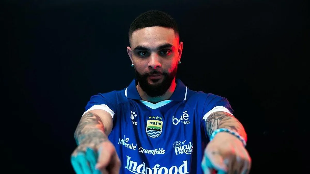 Pemain Persib Bandung Heboh Naik Carry Truntung ke Lapangan Latihan